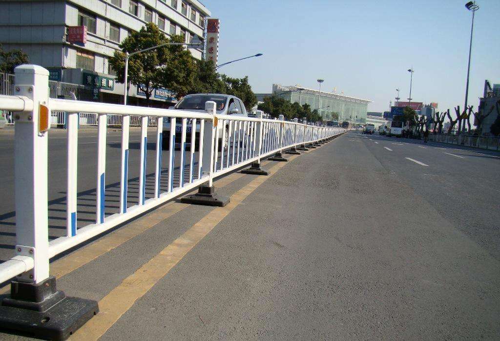 西城道路护栏